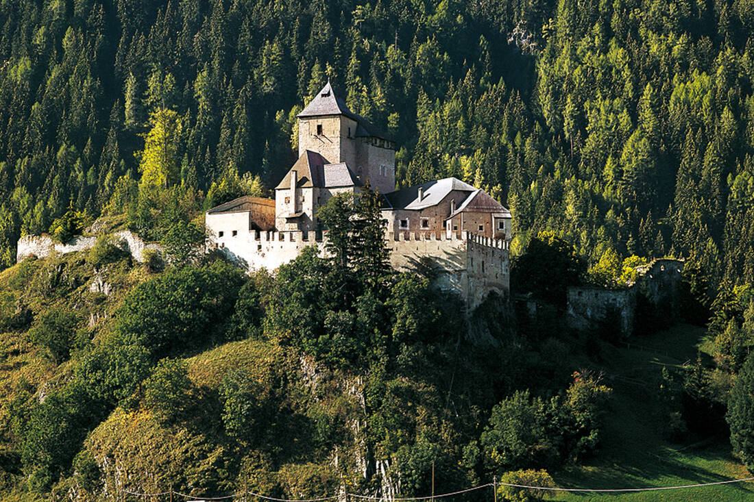Reifenstein Castle-Elzenbaum