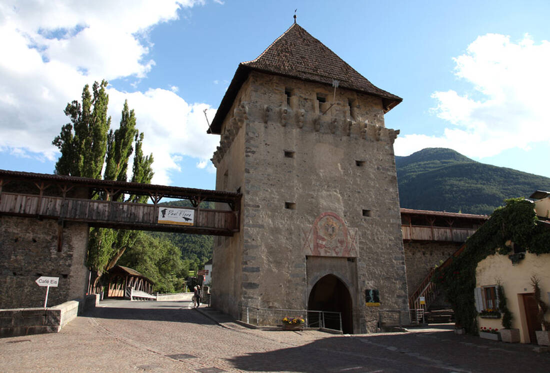 Glorenza city gate