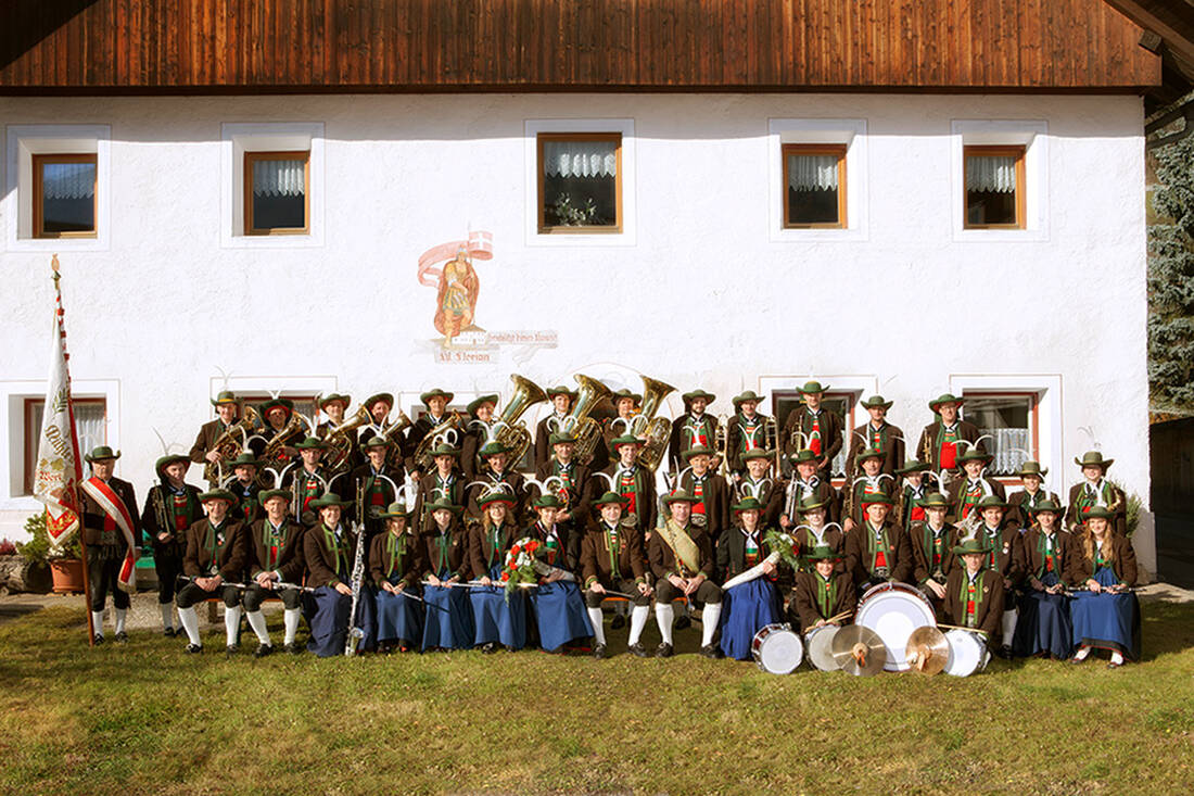 Group Photo of the Mühlen in Taufers Music Band