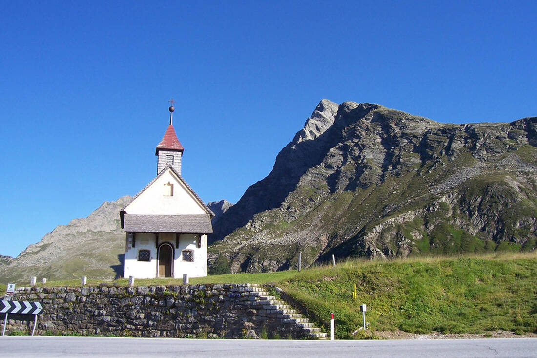 Chapel at the Jaufen Pass with Jaufenspitze
