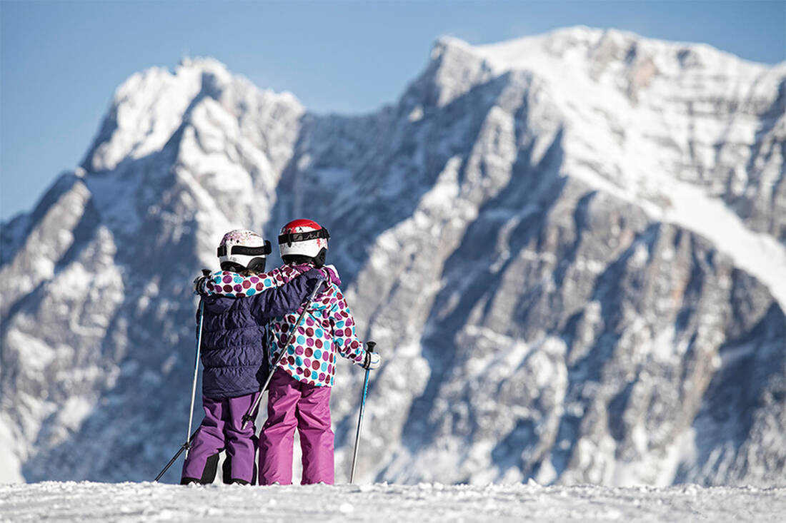 Children in the ski resort Lermoos (Grubigstein)