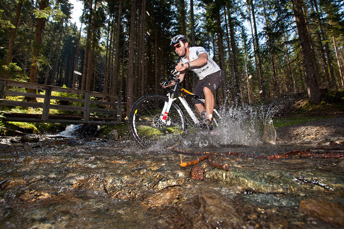 Mountain bikers in the Pitztal