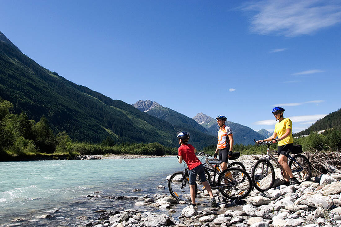 Mountain bikers stopping at the Lech