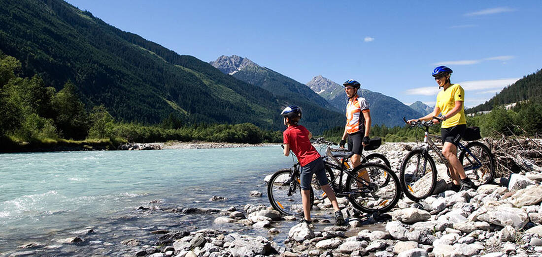 Mountain bikers stopping at the Lech