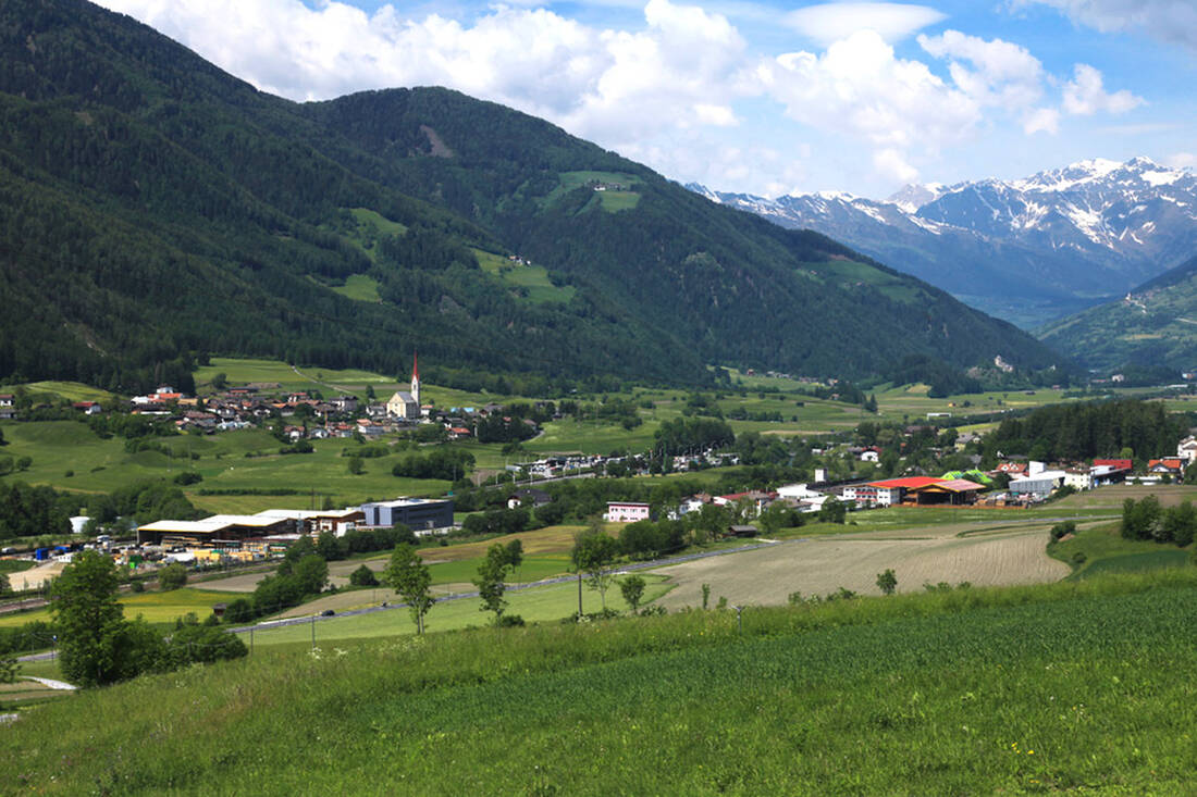 Stilfes with the Stubai Alps