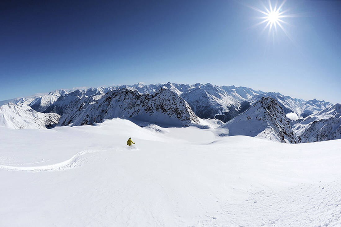 Deep snow skier in the Ötztal