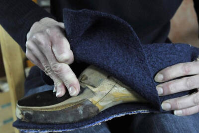 Doggln traditional footwear from Tyrol