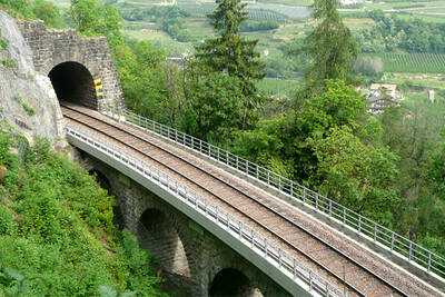 Railway viaduct between Marling and Töll