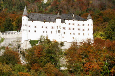 Autumnal Tratzberg Castle