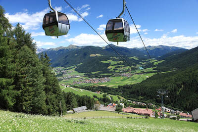 Kronplatz cable car with Geiselsberg and Olang