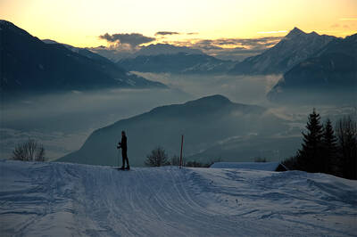 Cross-country skier in Seefeld - View towards Inntal