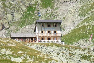 Tribulaun Hut on the last meters of the hut climb